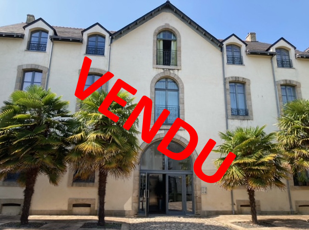 MAGNIFIQUE APPARTEMENT AVEC SES HAUTS PLAFONDS ET DES POUTRES APPARENTES EN CENTRE VILLE D'AURAY MAGNIFIQUE APPARTEMENT AVEC SES HAUTS PLAFONDS ET DES POUTRES APPARENTES EN CENTRE VILLE D'AURAY