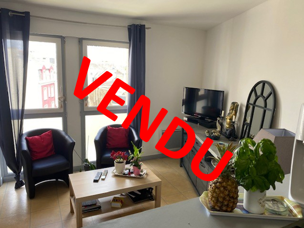 T.2 AURAY HYPER CENTRE env. 35 m² T.2 AURAY HYPER CENTRE env. 35 m²
