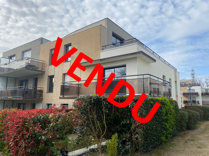 APPARTEMENT T.3 à AURAY avec ascenseur, grand balcon, garage fermé et place de parking. APPARTEMENT T.3 à AURAY avec ascenseur, grand balcon, garage fermé et place de parking.