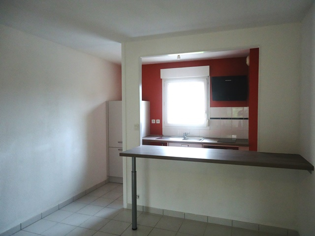 A LOUER PONTIVY BRETAGNE MORBIHAN APPARTEMENT T2 EN REZ-DE-CHAUSSEE AVEC TERRASSE ET JARDINET A LOUER PONTIVY BRETAGNE MORBIHAN APPARTEMENT T2 EN REZ-DE-CHAUSSEE AVEC TERRASSE ET JARDINET