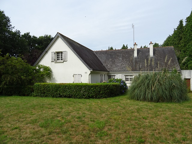 A VENDRE A PONTIVY BRETAGNE MORBIHAN MAISON 7 PIECES DE PLAIN PIED 136 M² A RENOVER AVEC 5 CHAMBRES, UN JARDIN DE 13960 M², UN GARAGE, UN CAR-PORT. A VENDRE A PONTIVY BRETAGNE MORBIHAN MAISON 7 PIECES DE PLAIN PIED 136 M² A RENOVER AVEC 5 CHAMBRES, UN JARDIN DE 13960 M², UN GARAGE, UN CAR-PORT.