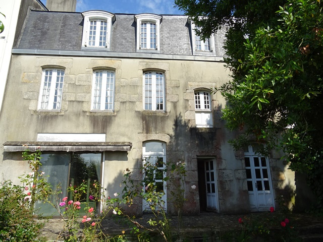 A VENDRE A PONTIVY BRETAGNE MORBIHAN MAISON DE CARACTERE DES ANNEES NAPOLEONIENNES DE 300 M² AVEC SIX CHAMBRES, EN PLEIN CENTRE VILLE DE PONTIVY, UN JARDIN, UN GARAGE. A VENDRE A PONTIVY BRETAGNE MORBIHAN MAISON DE CARACTERE DES ANNEES NAPOLEONIENNES DE 300 M² AVEC SIX CHAMBRES, EN PLEIN CENTRE VILLE DE PONTIVY, UN JARDIN, UN GARAGE.