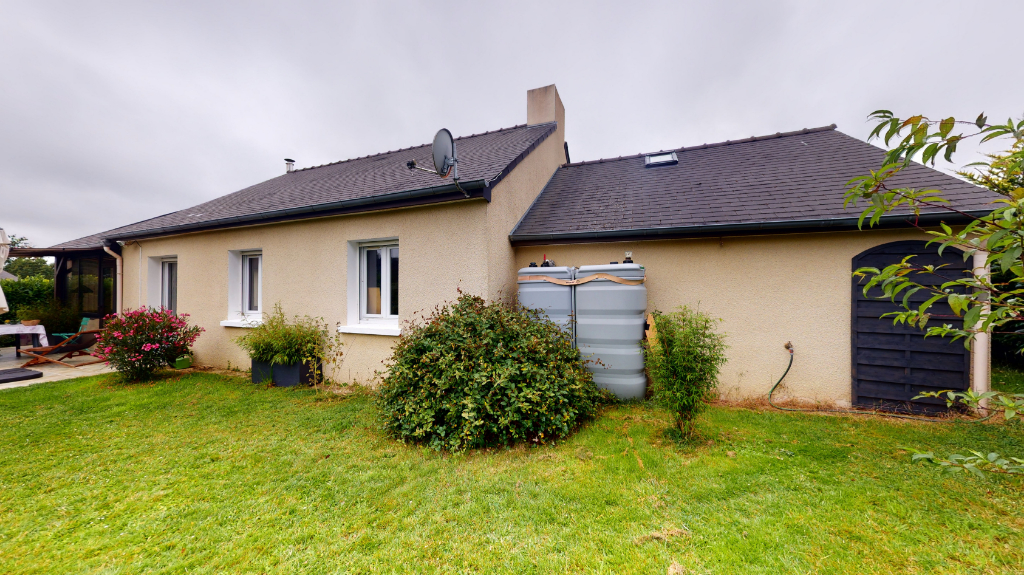 DINGE, Maison traditionnelle de plain-pied édifiée en 1983 sur un terrain de 651 m². DINGE, Maison traditionnelle de plain-pied édifiée en 1983 sur un terrain de 651 m².
