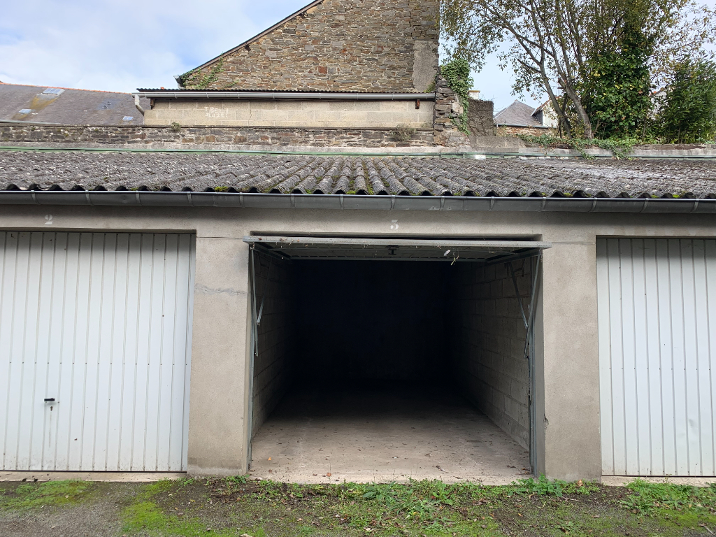 A LOUER - CENTRE DOL DE BRETAGNE - GARAGE A LOUER - CENTRE DOL DE BRETAGNE - GARAGE