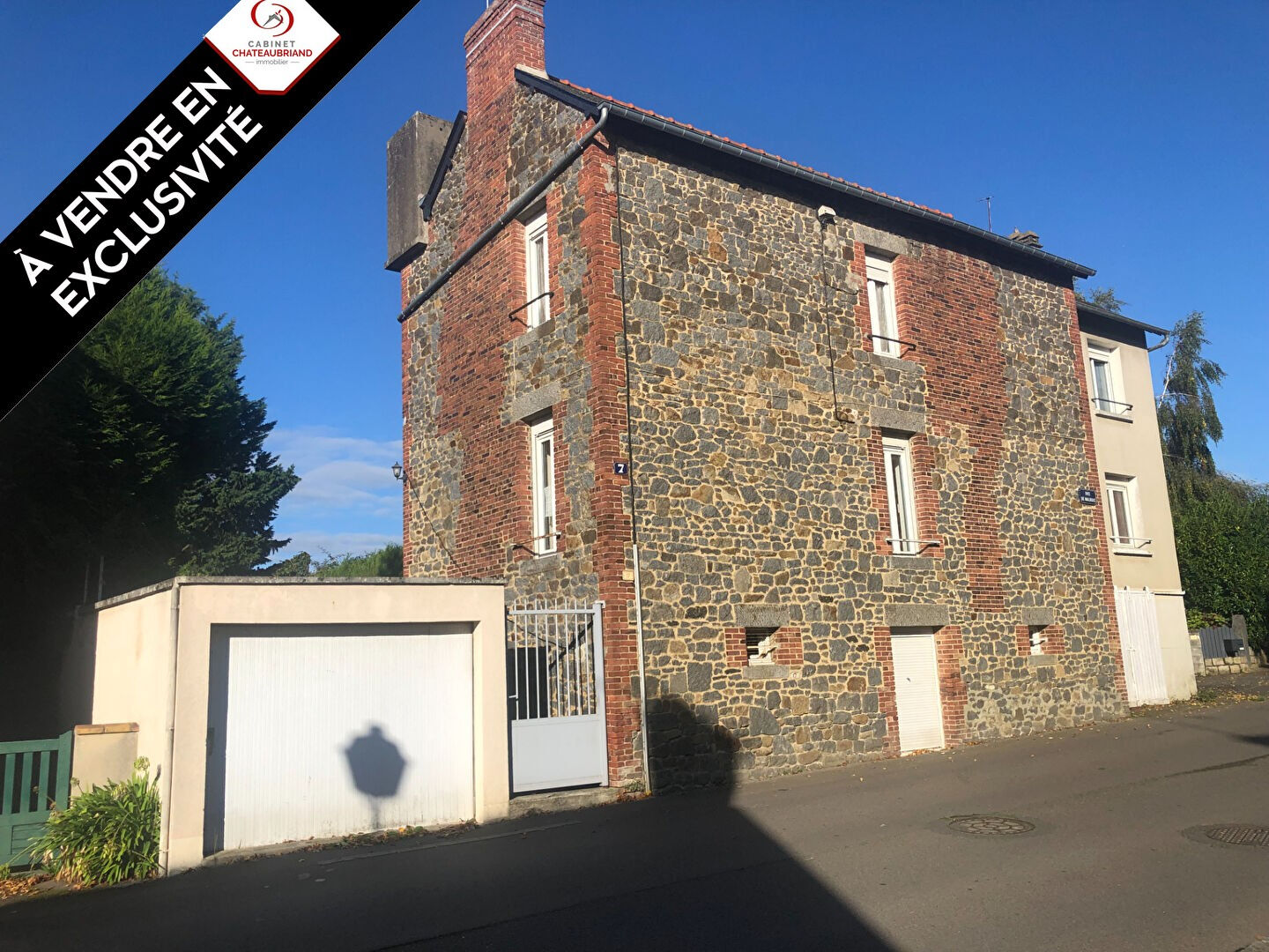 COMBOURG HYPER CENTRE COMBOURG HYPER CENTRE