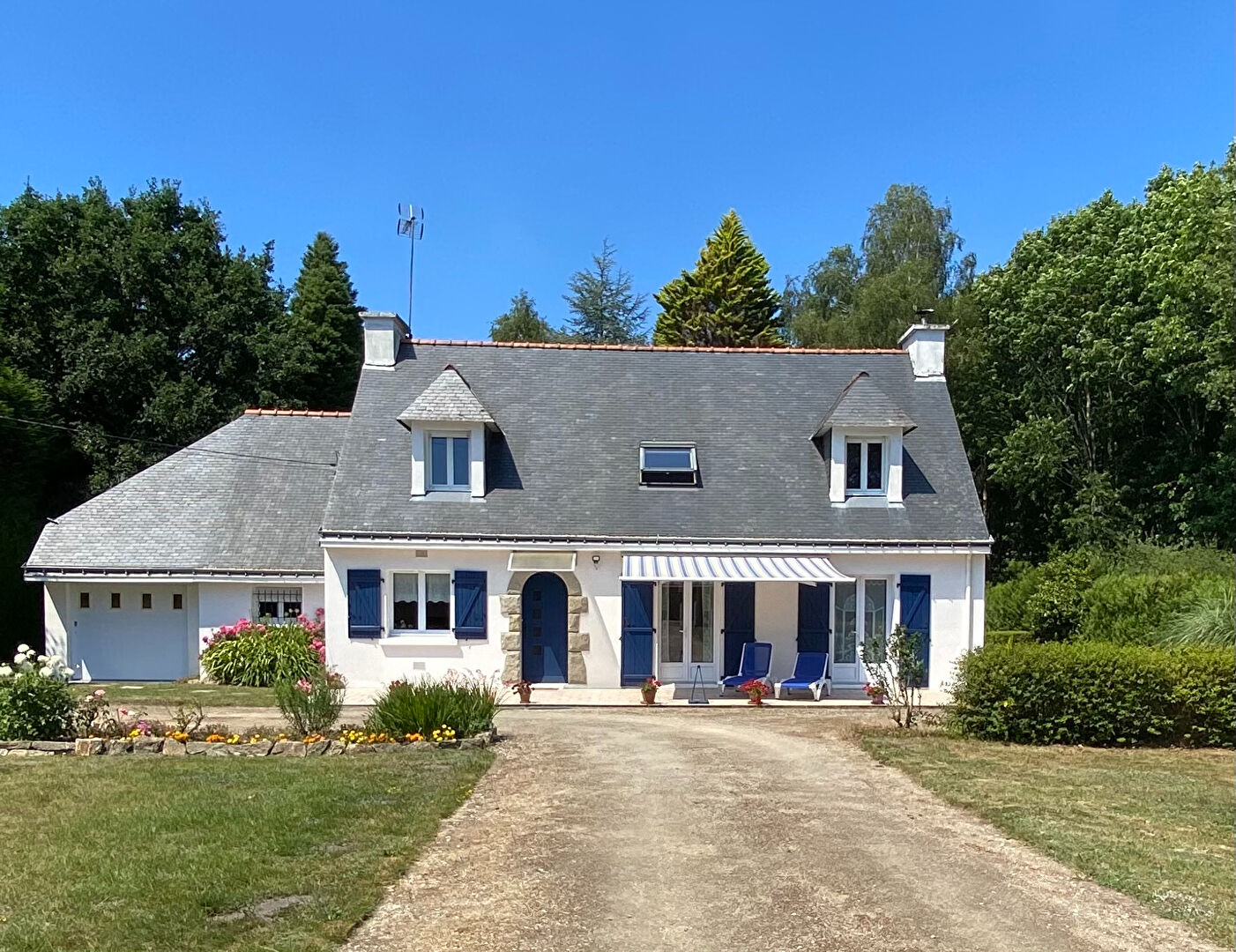LAUZACH - Maison T6 de 135m² sur parc arboré de 7740m² LAUZACH - Maison T6 de 135m² sur parc arboré de 7740m²