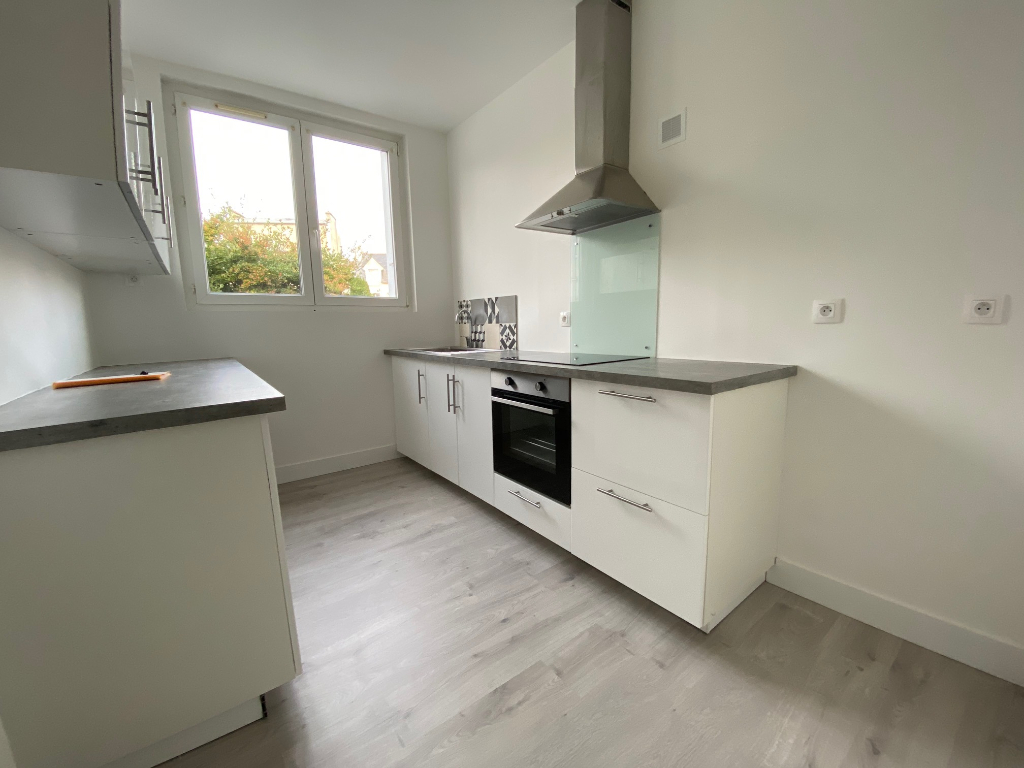T4 AVEC GARAGE- RUE VICTOR EUZEN - ST PIERRE - 76.84 m² T4 AVEC GARAGE- RUE VICTOR EUZEN - ST PIERRE - 76.84 m²