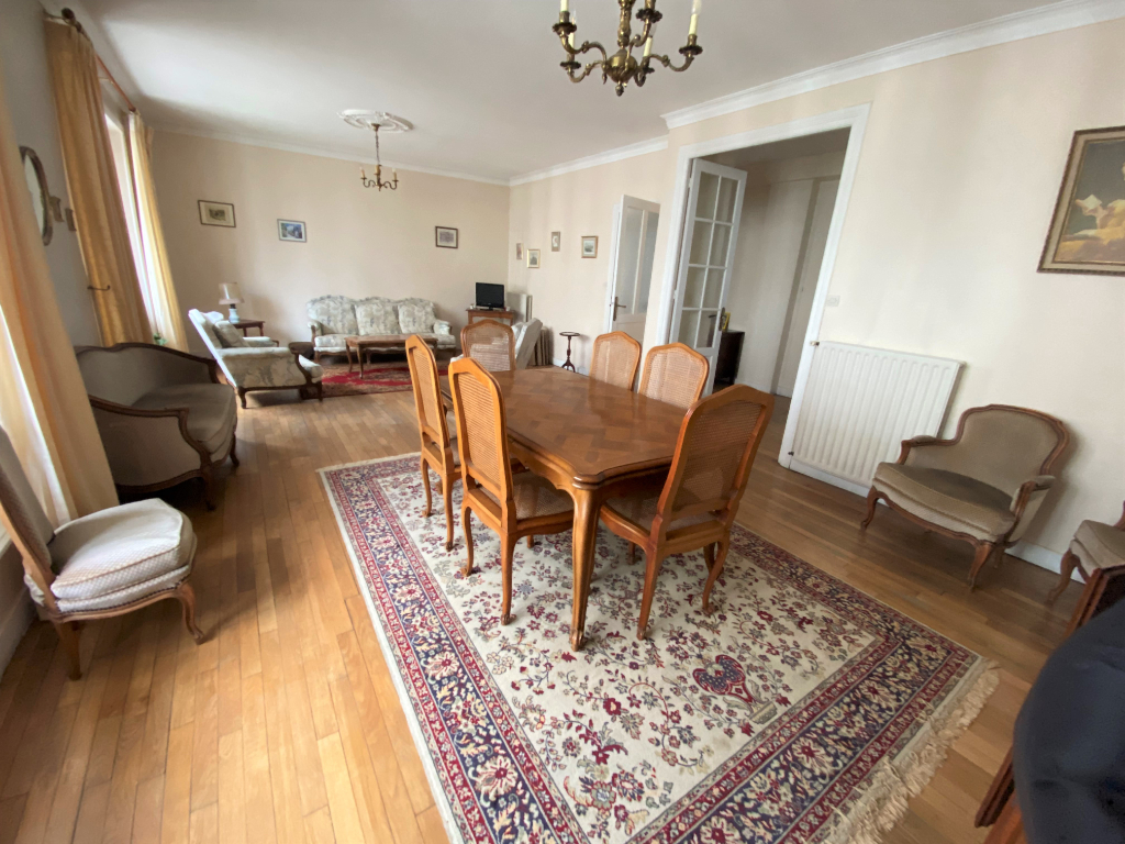 Appartement T4 - HYPER CENTRE - 109 m2 Appartement T4 - HYPER CENTRE - 109 m2