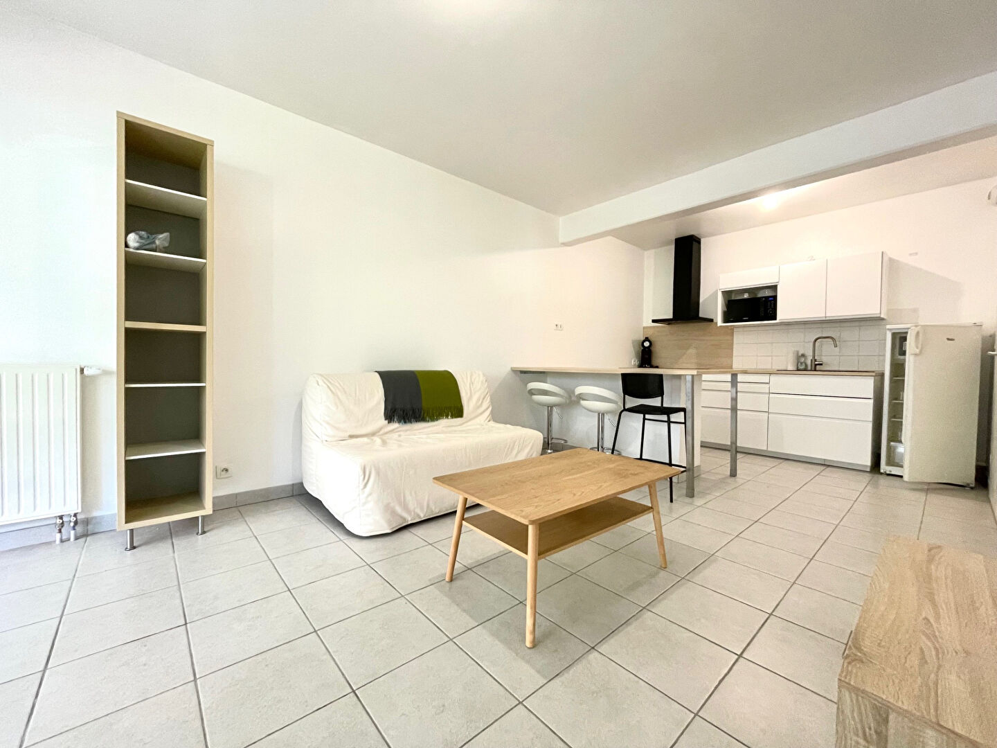 T2 MEUBLE - TRAVERSEE DES ECAILLEURS - 49m² T2 MEUBLE - TRAVERSEE DES ECAILLEURS - 49m²