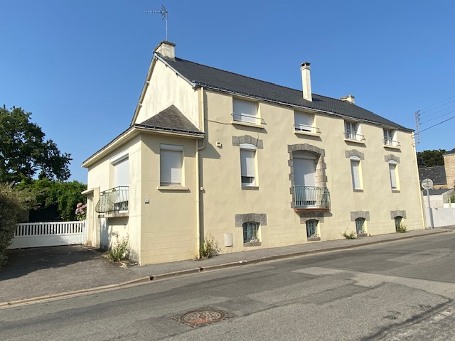 A LOUER MAISON T6 QUESTEMBERT CENTRE VILLE MORBIHAN BRETAGNE A LOUER MAISON T6 QUESTEMBERT CENTRE VILLE MORBIHAN BRETAGNE