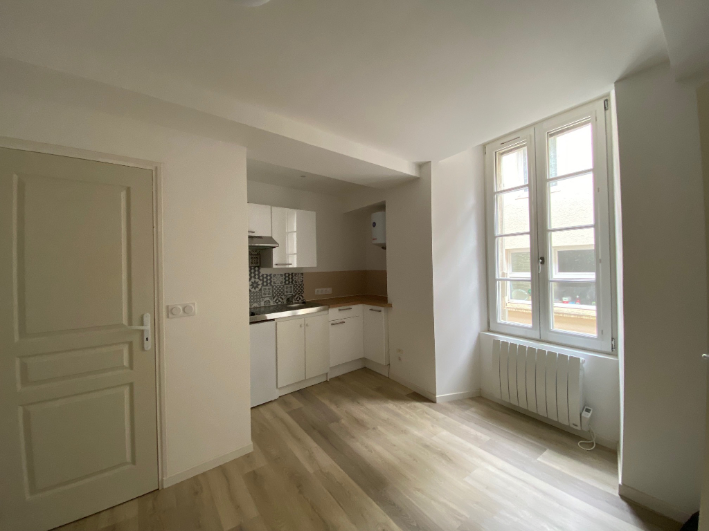 A LOUER STUDIO RDC PLOERMEL 56800 BRETAGNE MORBIHAN A LOUER STUDIO RDC PLOERMEL 56800 BRETAGNE MORBIHAN
