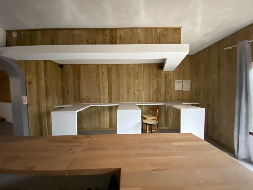 IMMEUBLE MIXTE - COMMERCE ET HABITATION - GRAND FOUGERAY CENTRE - IMMEUBLE MIXTE - COMMERCE ET HABITATION - GRAND FOUGERAY CENTRE -