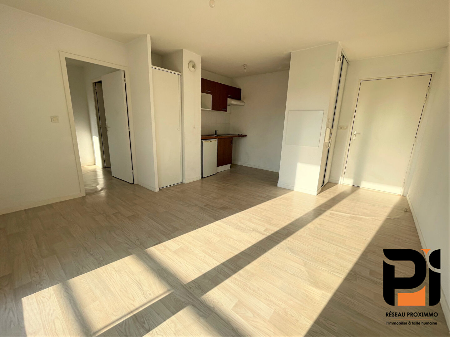  A LOUER APPARTEMENT T2 35 320 POLIGNE