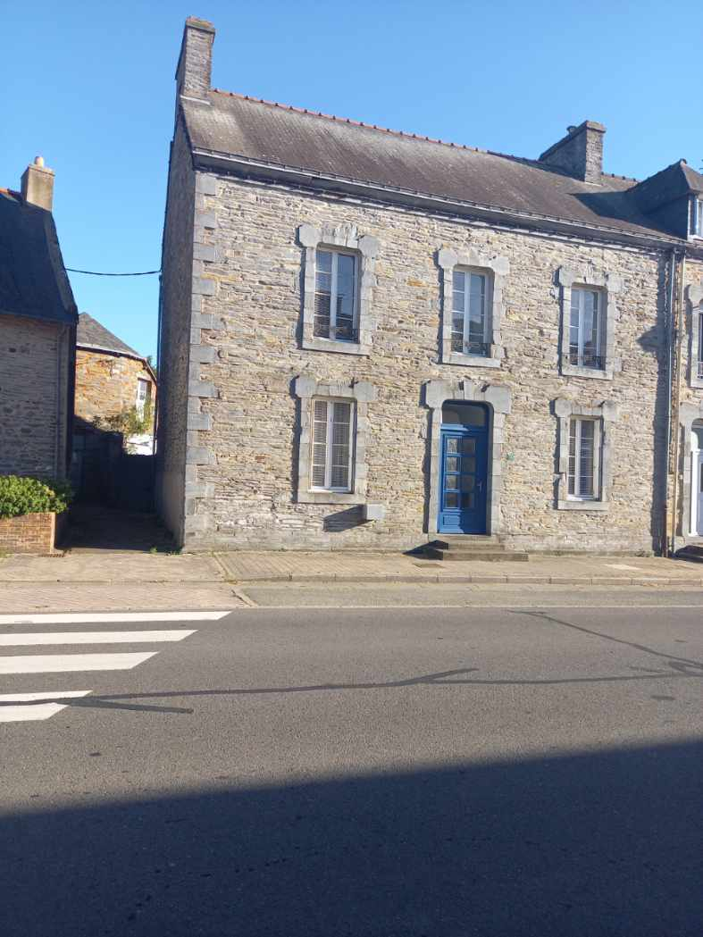 Maison de bourg- SIXT SUR AFF (35) Maison de bourg- SIXT SUR AFF (35)
