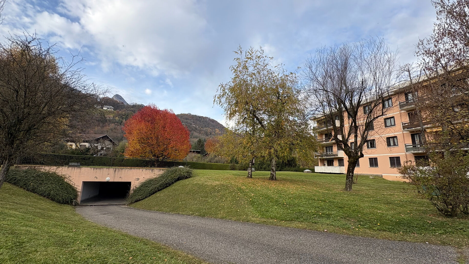 Photo Appartement  3 pièce(s) 80.82 m²  avec terrasse Cave et Garage image 4/6