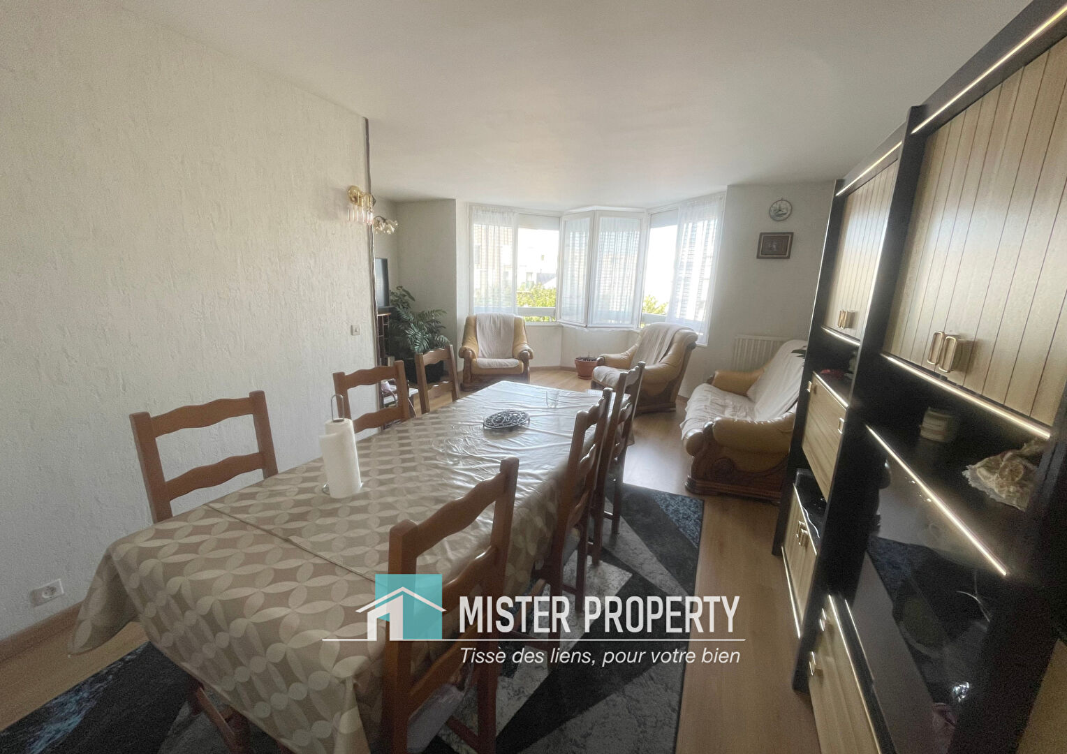 Photo Charme et fonctionnalité pour ce 5 pièces lumineux avec box en sous-sol image 2/6