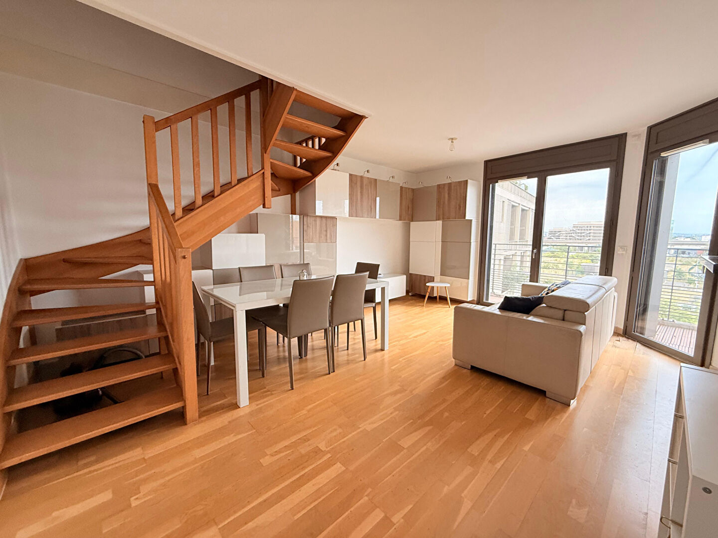 NANTERRE / CHEMIN DE L'ILE /DUPLEX, 3 (PIECES) -MEUBLE 72 M2/ TERRASSE /PARKING