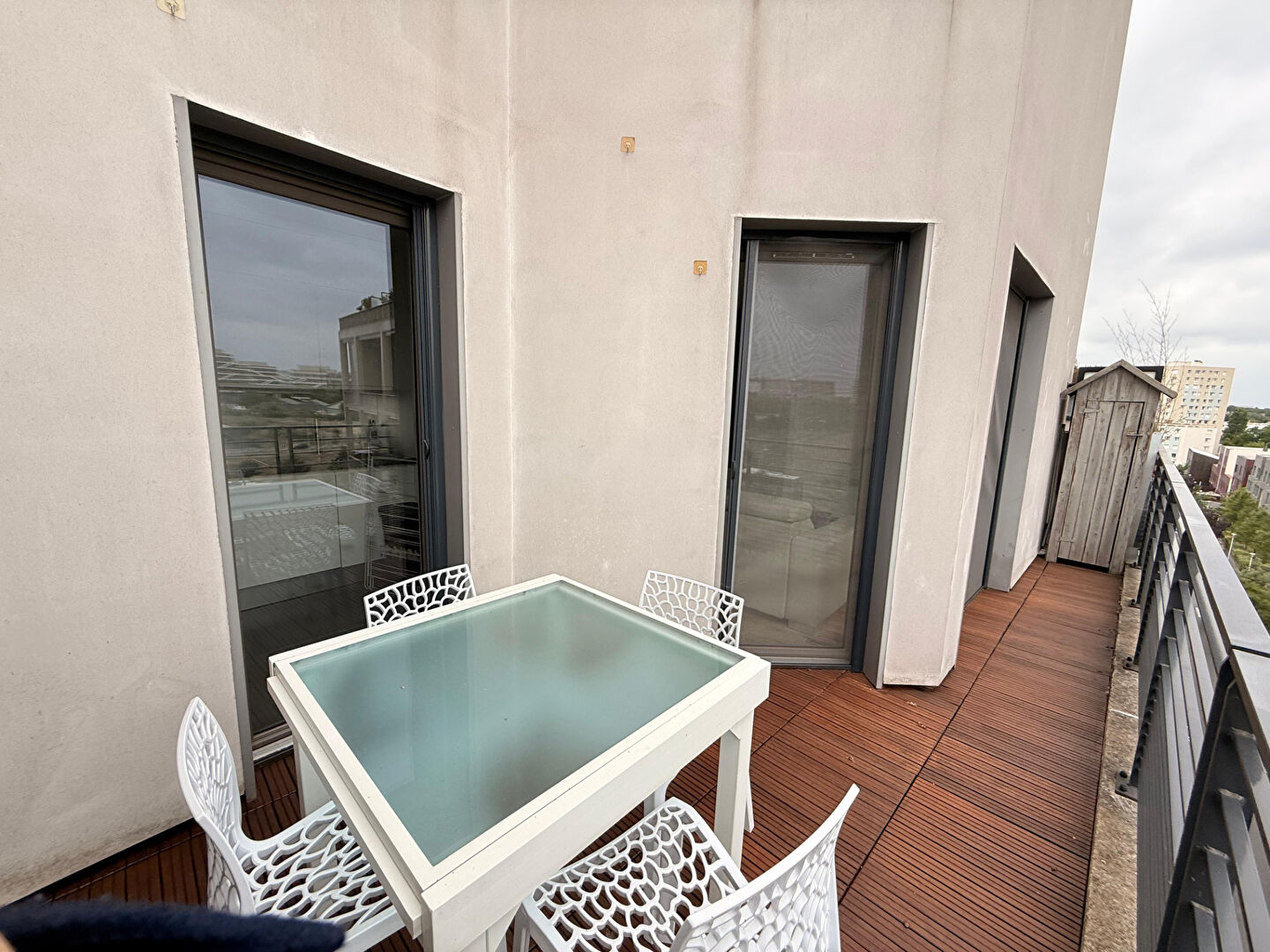 Photo NANTERRE / CHEMIN DE L'ILE /DUPLEX, 3 (PIECES) -MEUBLE 72 M2/ TERRASSE /PARKING image 2/6