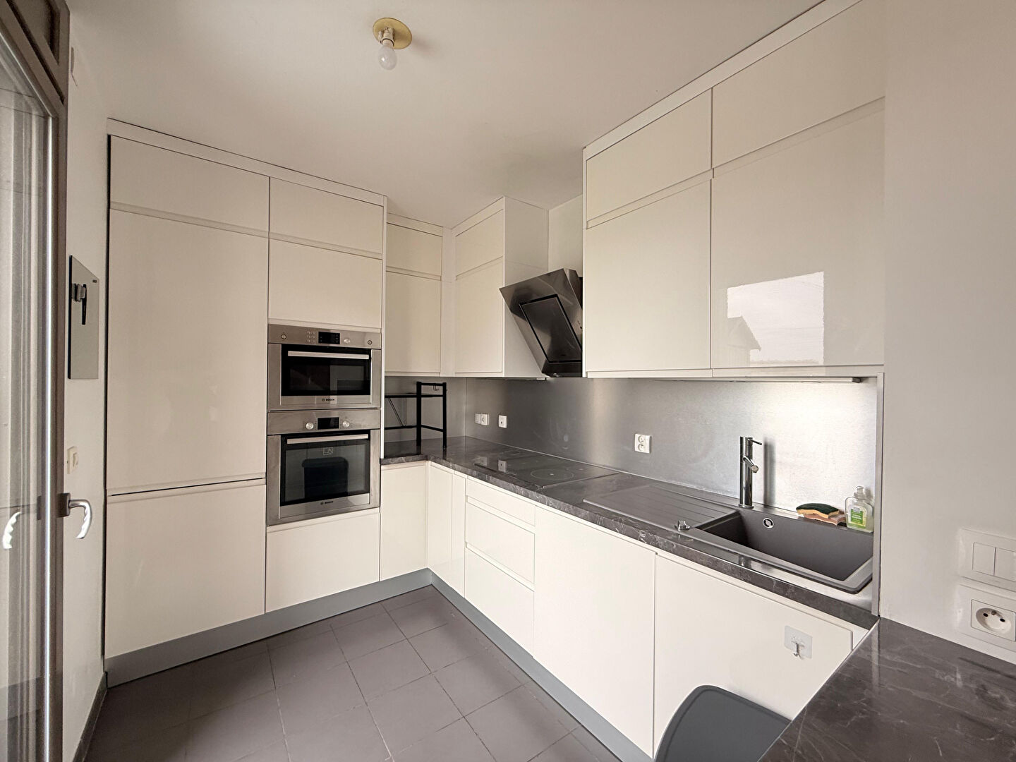 Photo NANTERRE / CHEMIN DE L'ILE /DUPLEX, 3 (PIECES) -MEUBLE 72 M2/ TERRASSE /PARKING image 4/6