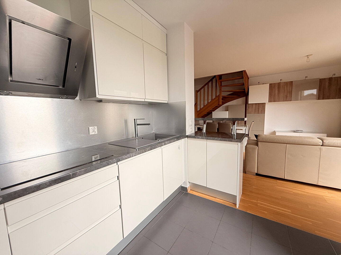 Photo NANTERRE / CHEMIN DE L'ILE /DUPLEX, 3 (PIECES) -MEUBLE 72 M2/ TERRASSE /PARKING image 5/6