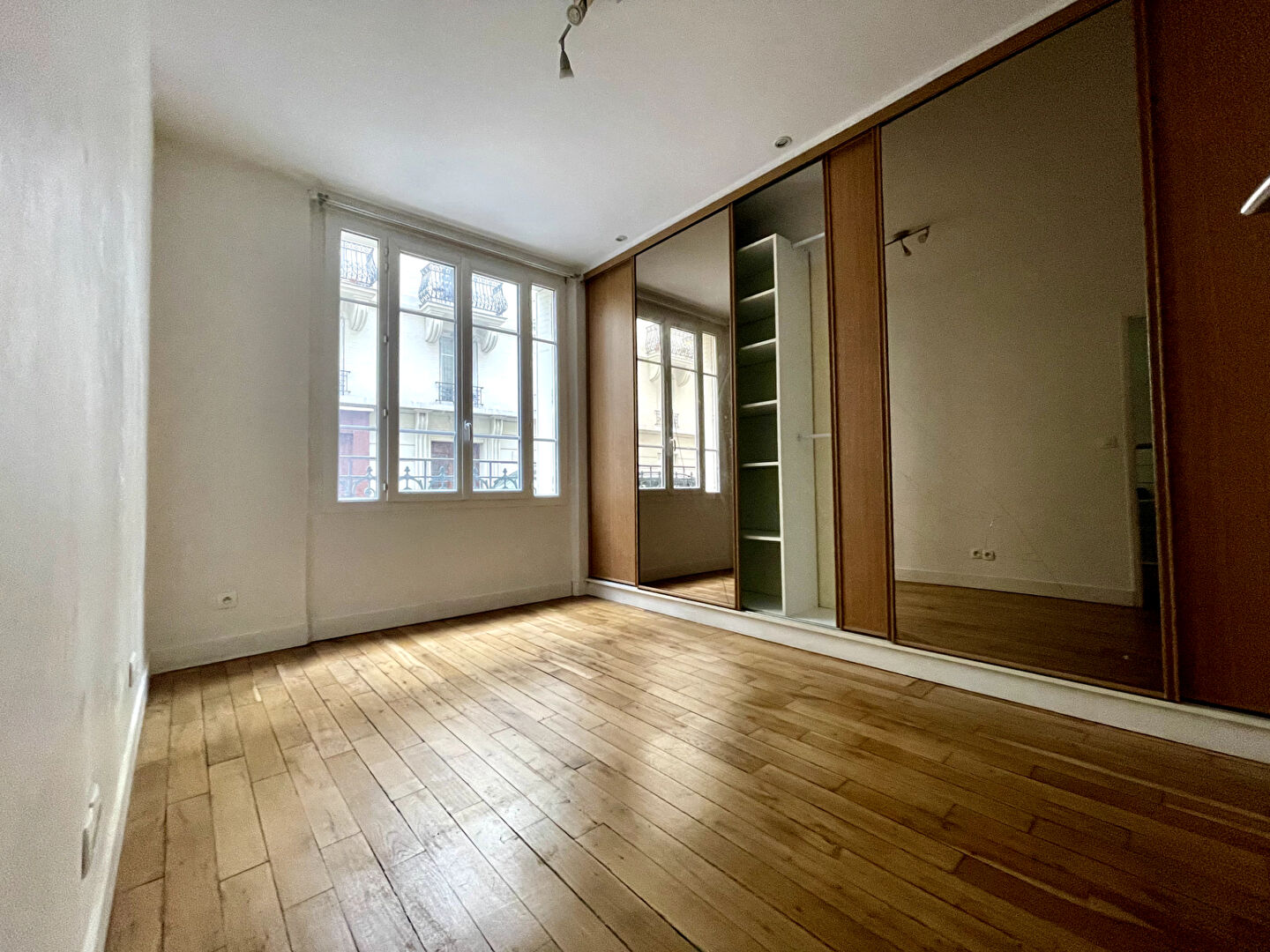 Photo Courbevoie - 2 pièces loué meublé image 6/6