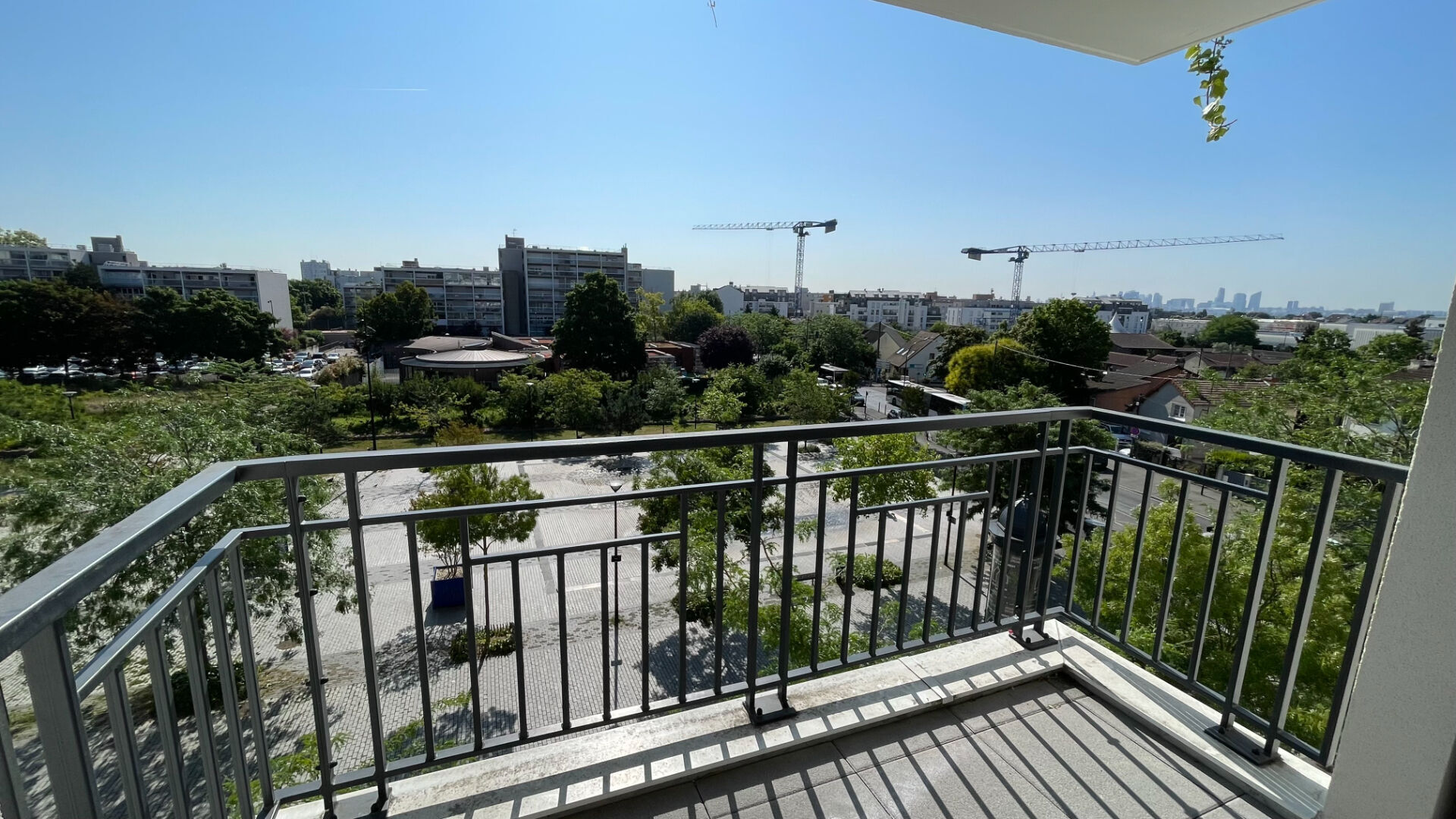 Photo Lumineux, récent, sans vis-à-vis - Un 4 pièces avec 3 chambres pensé pour le confort au quotidien. image 3/6