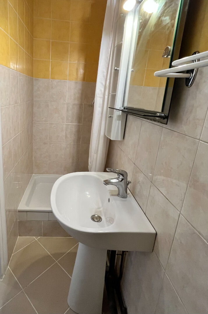 Photo PARIS - Colonel Fabien - Appartement 2 pièces Loué meublé image 4/5