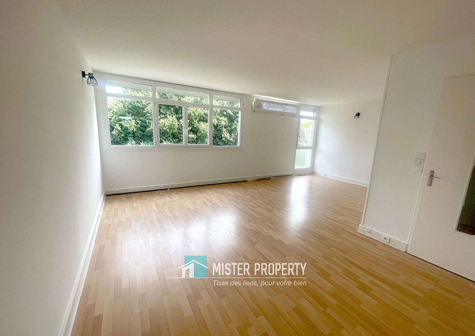 Photo !! Maisons-Laffitte - Superbe Appartement de 80 m² au Dernier Étage avec 3 Chambres et Balcon !! image 2/6