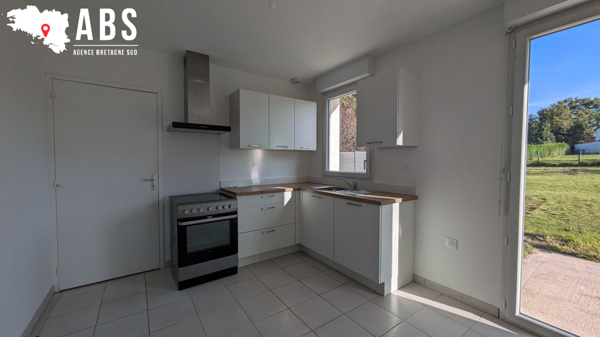 
Maison récente T4 de 84 m² dans le bourg de SAINT-DOLAY
