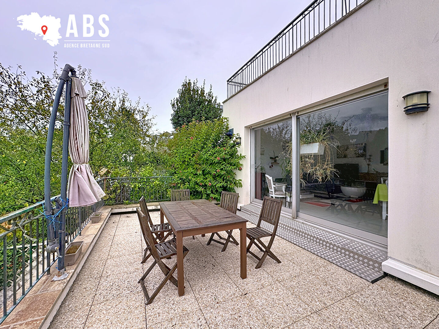 
LA ROCHE BERNARD, MAISON DE VILLE AVEC BEAU JARDIN ET GARAGE EN SOUS-SOL - BRETAGNE SUD - 15 MIN DES PLAGES
