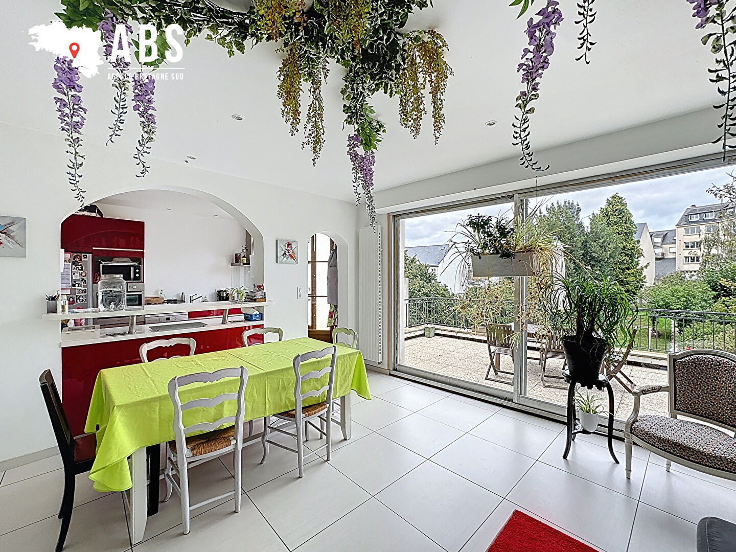 LA ROCHE BERNARD, MAISON DE VILLE AVEC BEAU JARDIN ET GARAGE EN SOUS-SOL - BRETAGNE SUD - 15 MIN DES PLAGES