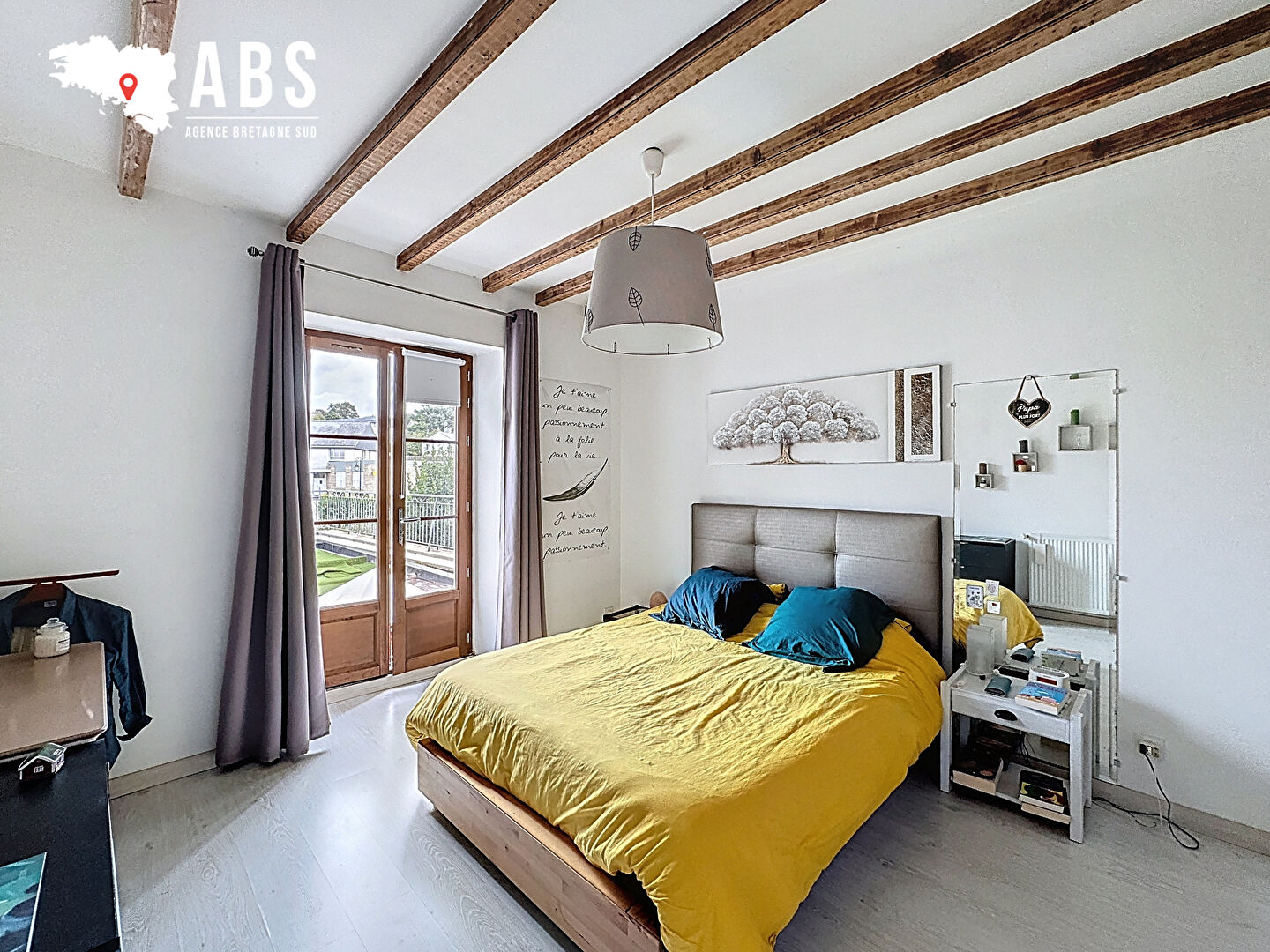 
LA ROCHE BERNARD, MAISON DE VILLE AVEC BEAU JARDIN ET GARAGE EN SOUS-SOL - BRETAGNE SUD - 15 MIN DES PLAGES
