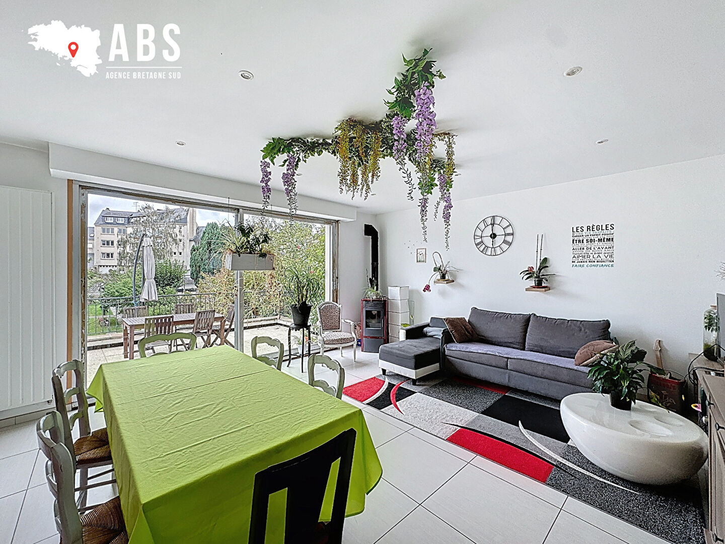 
LA ROCHE BERNARD, MAISON DE VILLE AVEC BEAU JARDIN ET GARAGE EN SOUS-SOL - BRETAGNE SUD - 15 MIN DES PLAGES
