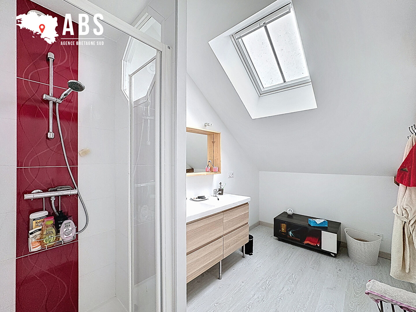 LA ROCHE BERNARD, MAISON DE VILLE AVEC BEAU JARDIN ET GARAGE EN SOUS-SOL - BRETAGNE SUD - 15 MIN DES PLAGES