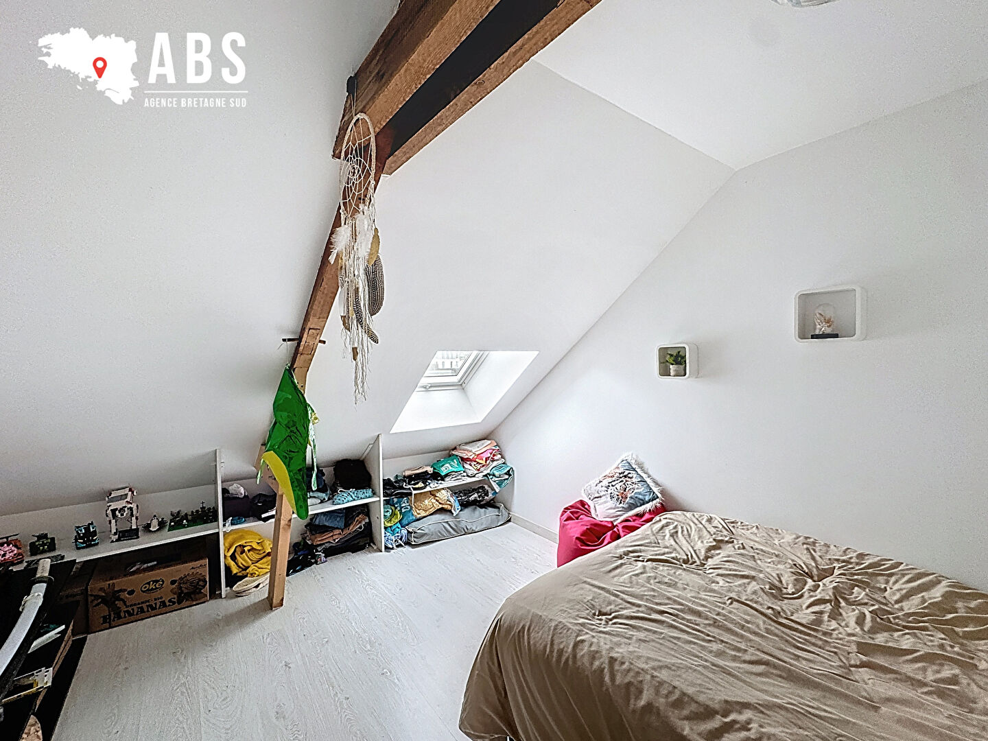 LA ROCHE BERNARD, MAISON DE VILLE AVEC BEAU JARDIN ET GARAGE EN SOUS-SOL - BRETAGNE SUD - 15 MIN DES PLAGES