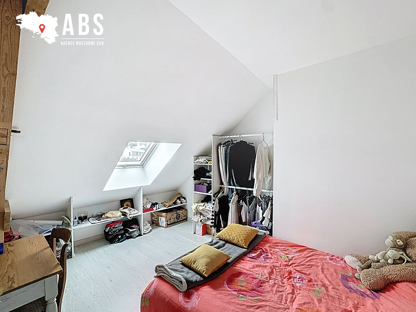 
LA ROCHE BERNARD, MAISON DE VILLE AVEC BEAU JARDIN ET GARAGE EN SOUS-SOL - BRETAGNE SUD - 15 MIN DES PLAGES
