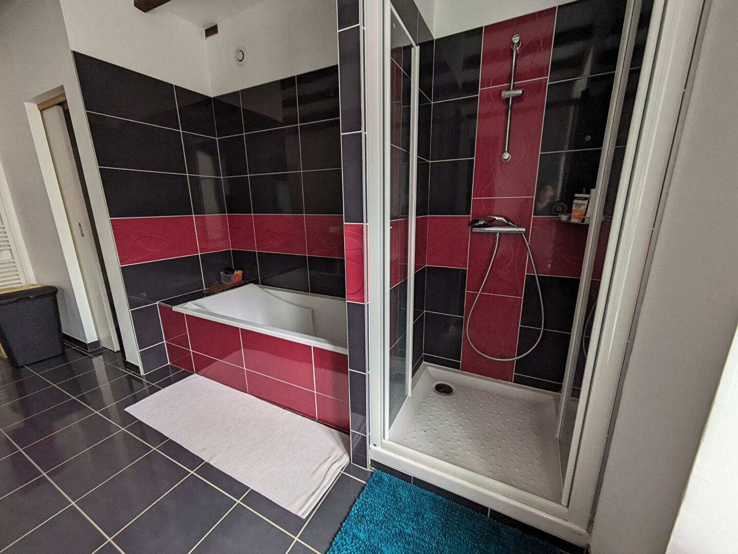 
LA ROCHE BERNARD, MAISON DE VILLE AVEC BEAU JARDIN ET GARAGE EN SOUS-SOL - BRETAGNE SUD - 15 MIN DES PLAGES
