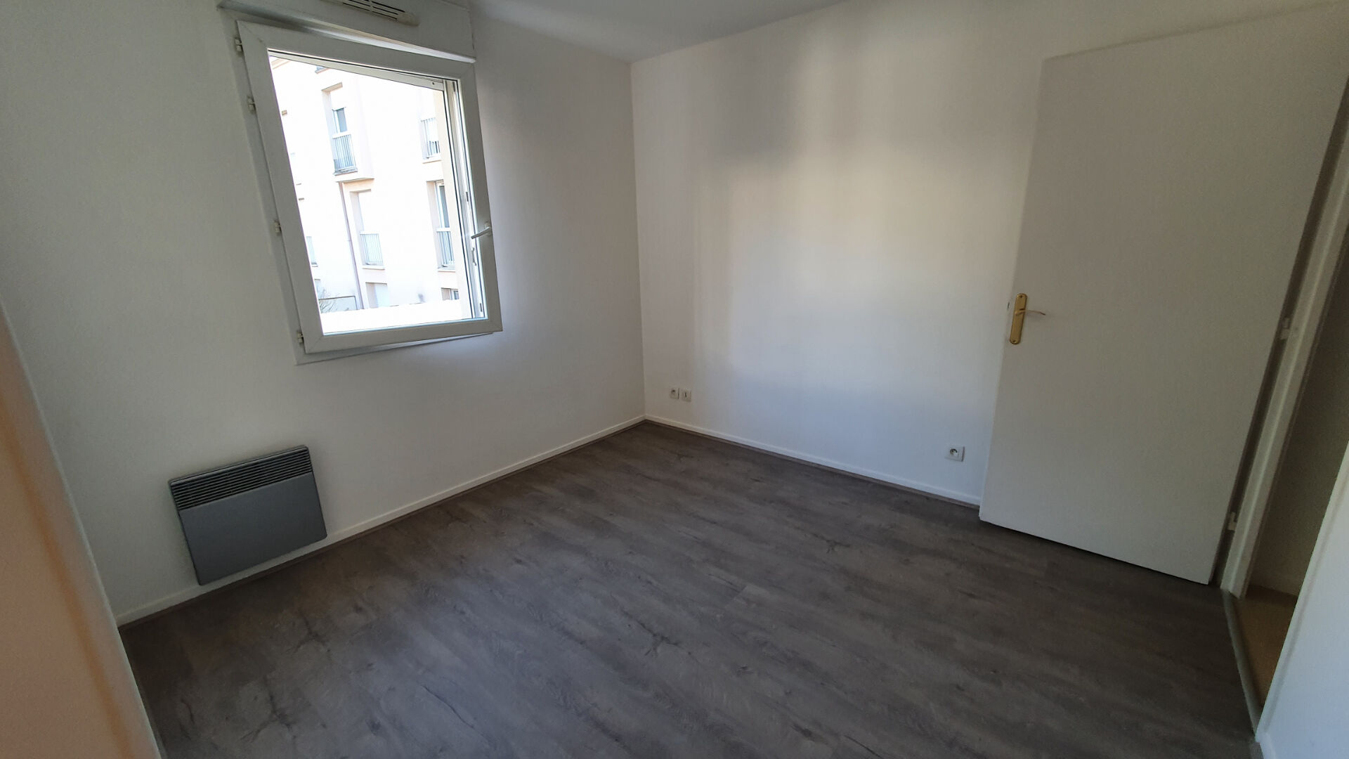 Photo Epernon F2 image 2/5