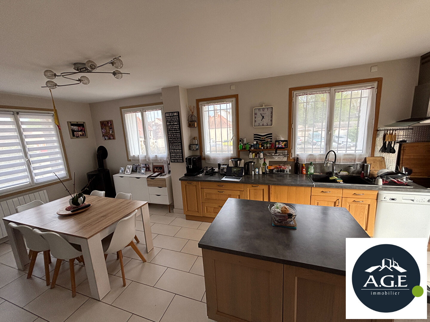 Photo Spacieuse Maison Familiale de 145 m² avec Dépendance et 3 Garages ! image 3/6