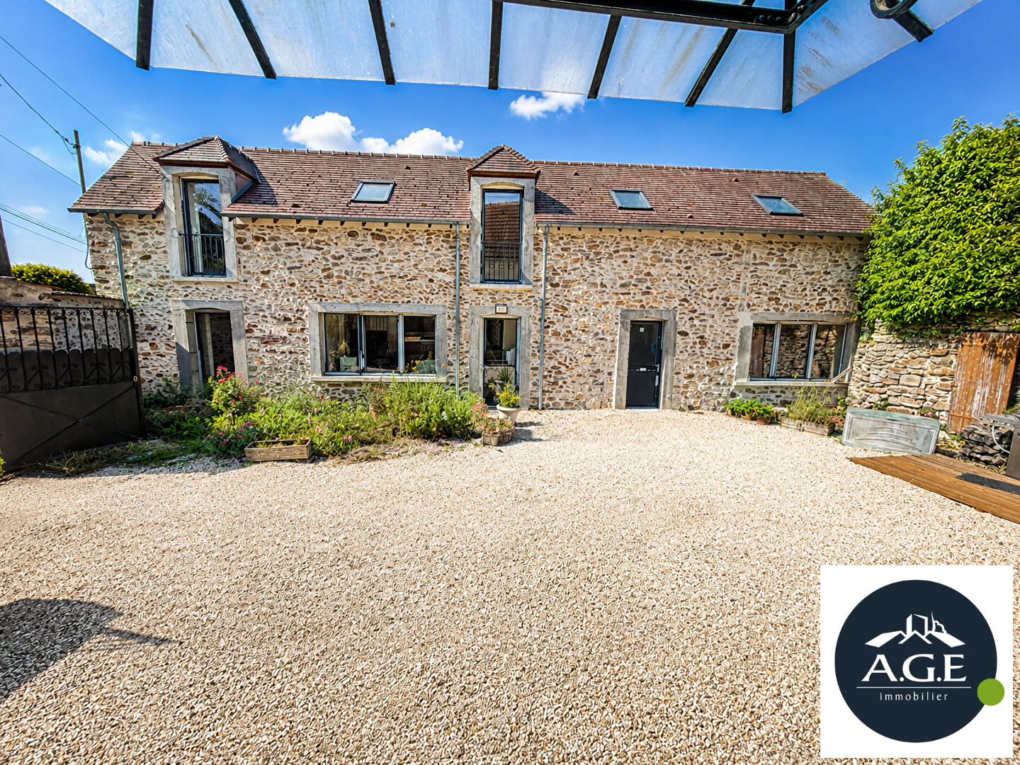 2 Maisons Saint Martin De Nigelles 8 pièce(s) 150 m2
