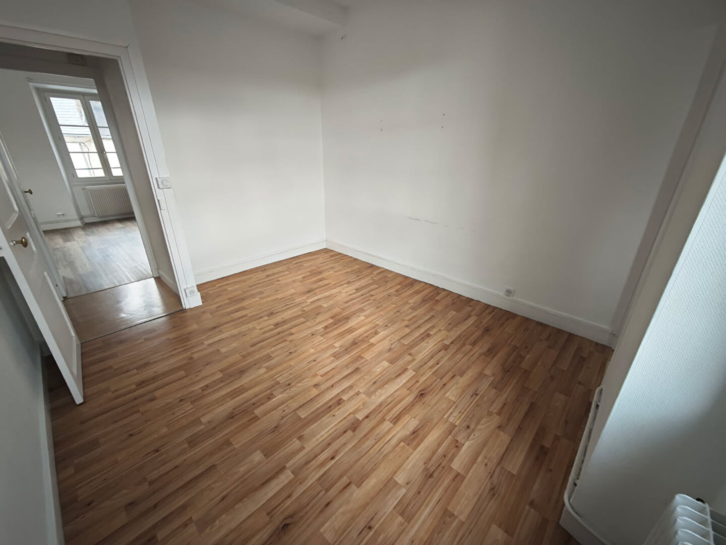 Photo F2 - EPERNON image 5/5