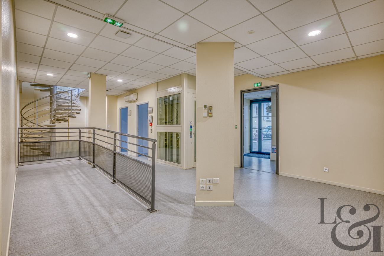 A vendre local commercial rénové à Sainte-Livrade-sur-Lot