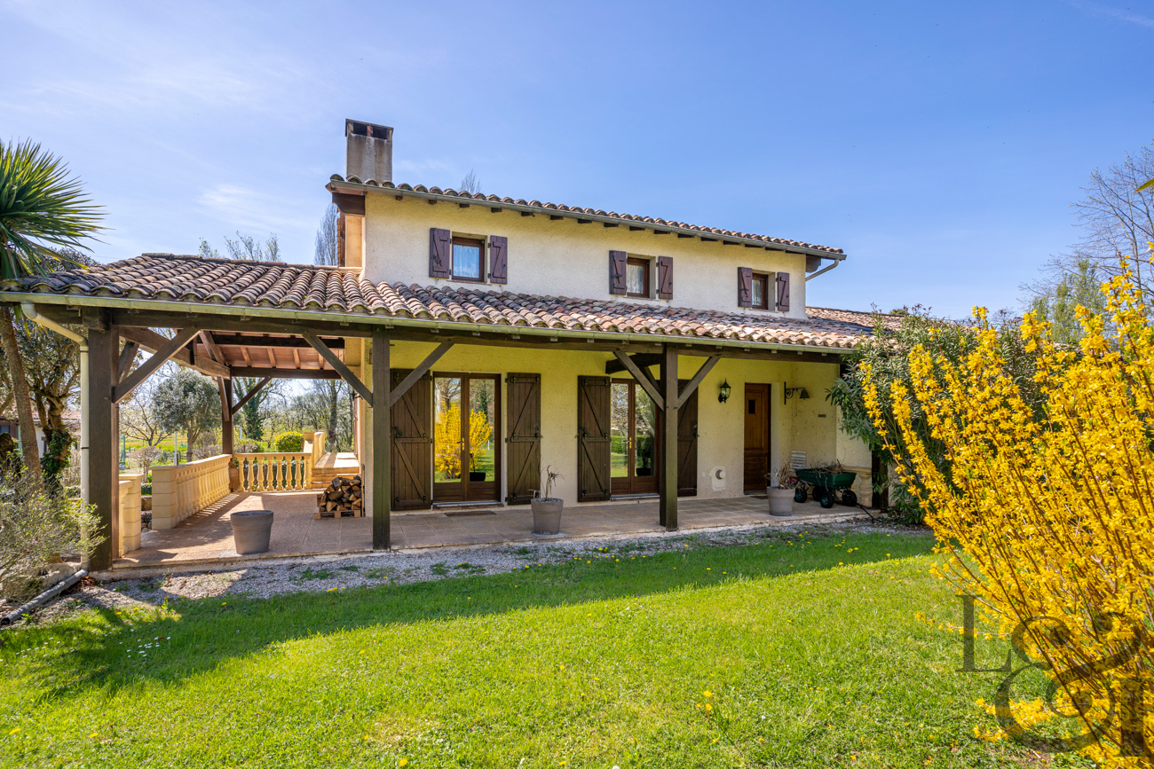 A vendre à Sainte-Livrade (LOT-ET-GARONNE 47) belle villa avec piscine