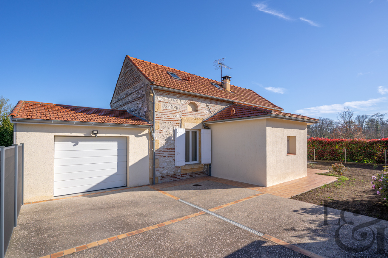 A vendre maison de caractère en centre ville de Sainte-Livrade-sur-Lot
