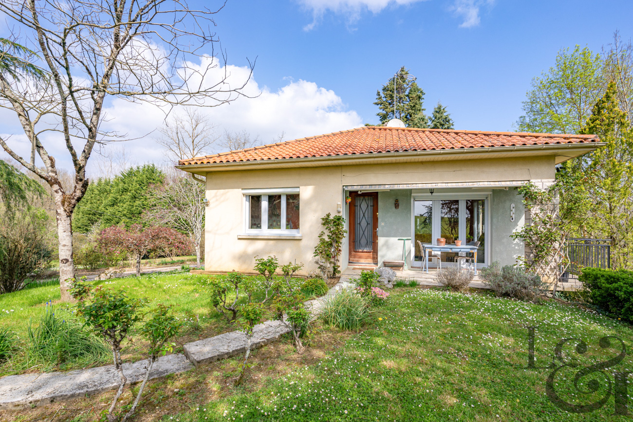 A vendre maison avec jardin proche de toutes les commodités à Puymiclan