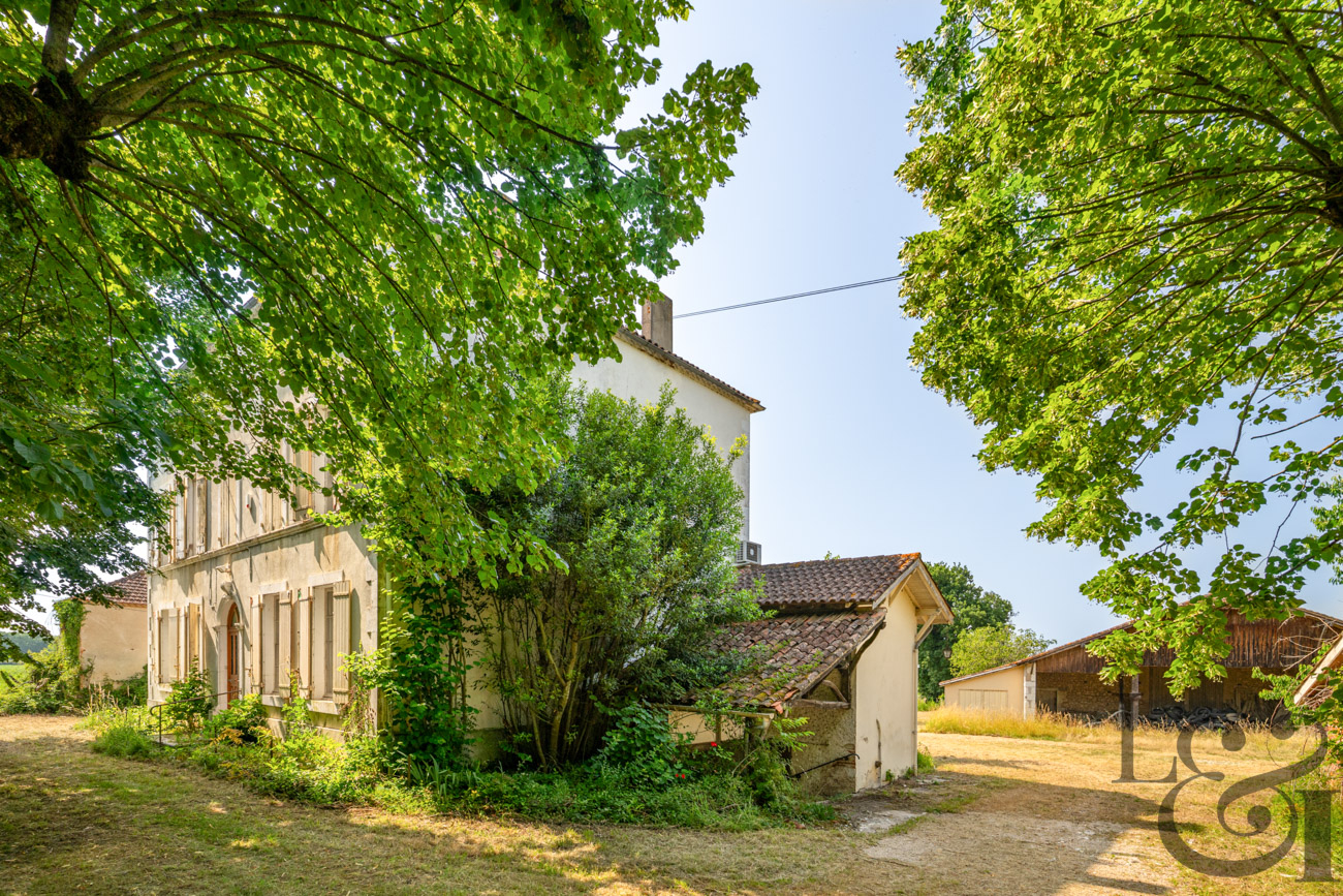 Ensemble immobilier en pierre en périphérie de Villeneuve-sur-Lot
