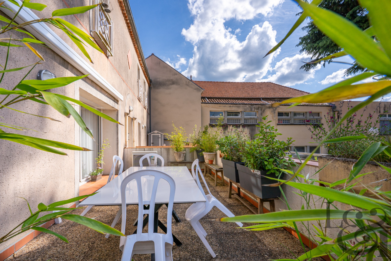 Appartement T3 avec terrasse à vendre à Villeneuve-sur-Lot.