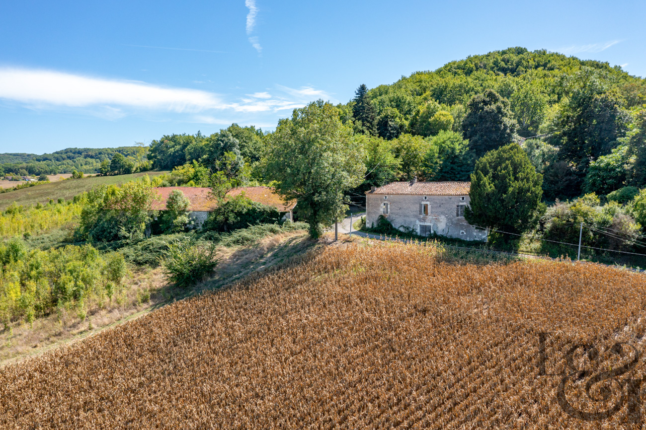 Ensemble en pierre à rénover à vendre à Penne d'Agenais