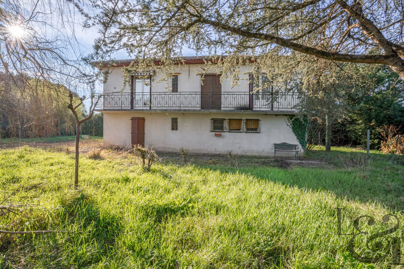 A vendre maison sur sous-sol des années 1970 en campagne de Sainte-Livrade