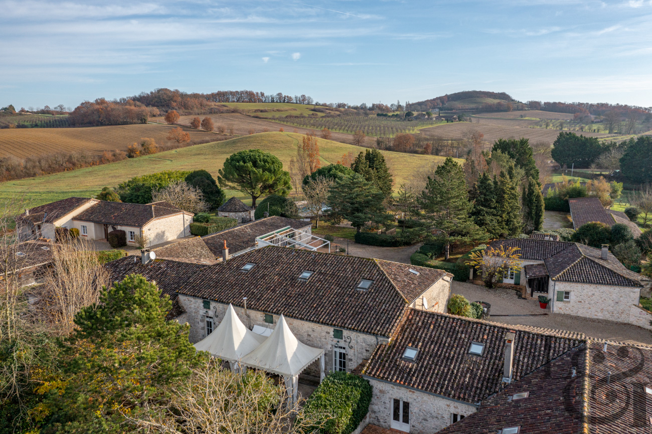 A saisir domaine de 25 gîtes, un restaurant et une maison principale en Lot-et-Garonne (47)